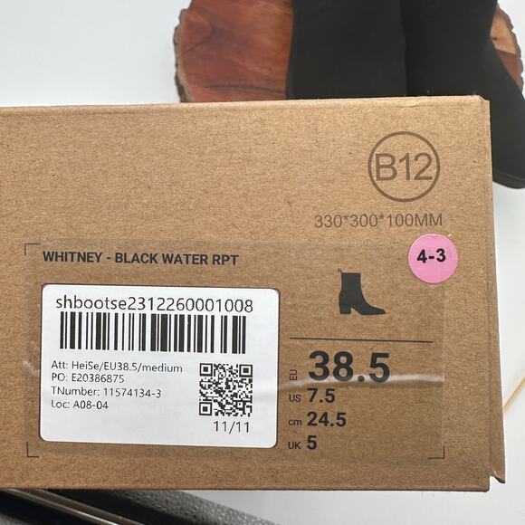 Vivaia Whitney Ankle Boot US 7.5 EU 38.5 Pointed Toe Slim Western Modern $199 - Picture 9 of 10